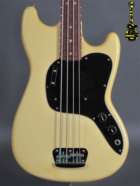 1977 fender musicmaster bass